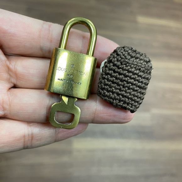 🔐 Authentic Louis Vuitton lock and key - Picture 5 of 11